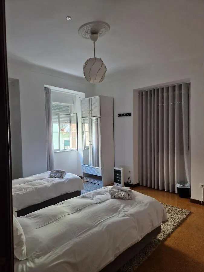 Zuni Guest House Lisbona 3*,